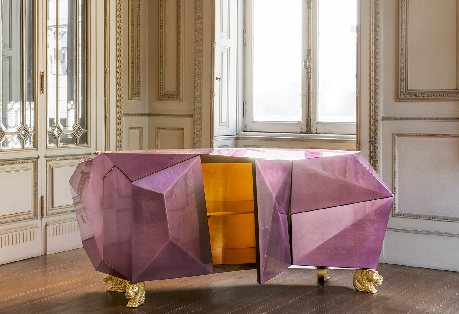Contemporary diamond amethyst by Boca do Lobo